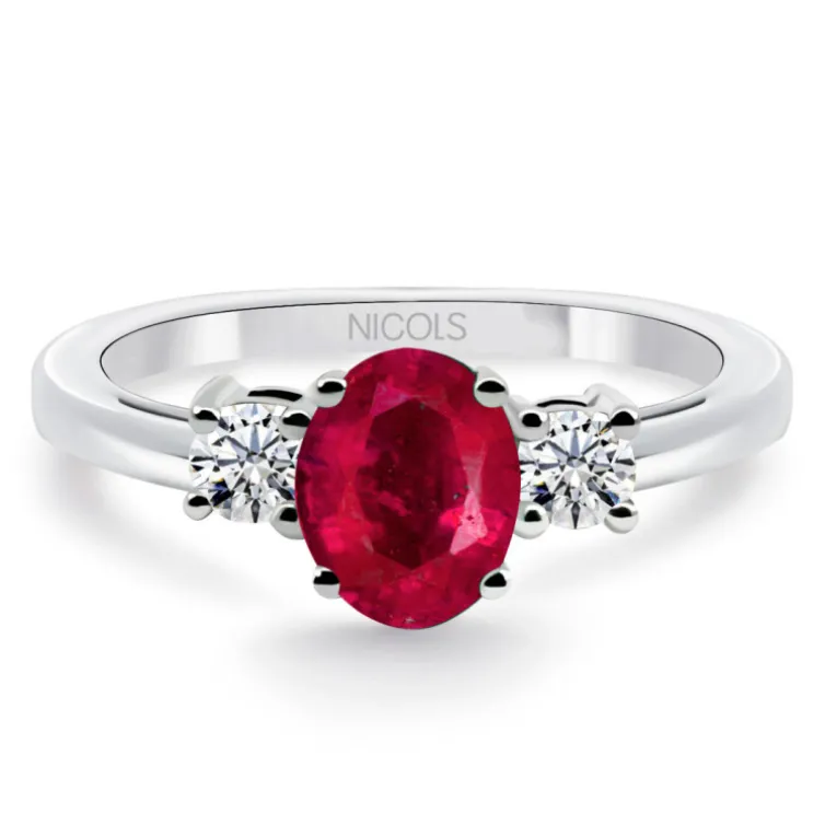 Anillo rubí oval y diamantes tresillo Sunset Oval